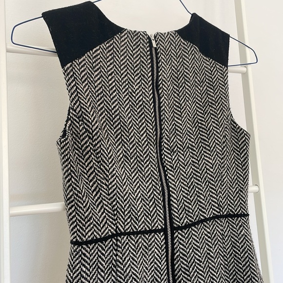 🦄 **HOST PICK- PETITE DEPT!!** Banana Republic herringbone lined contour dress - Picture 7 of 11